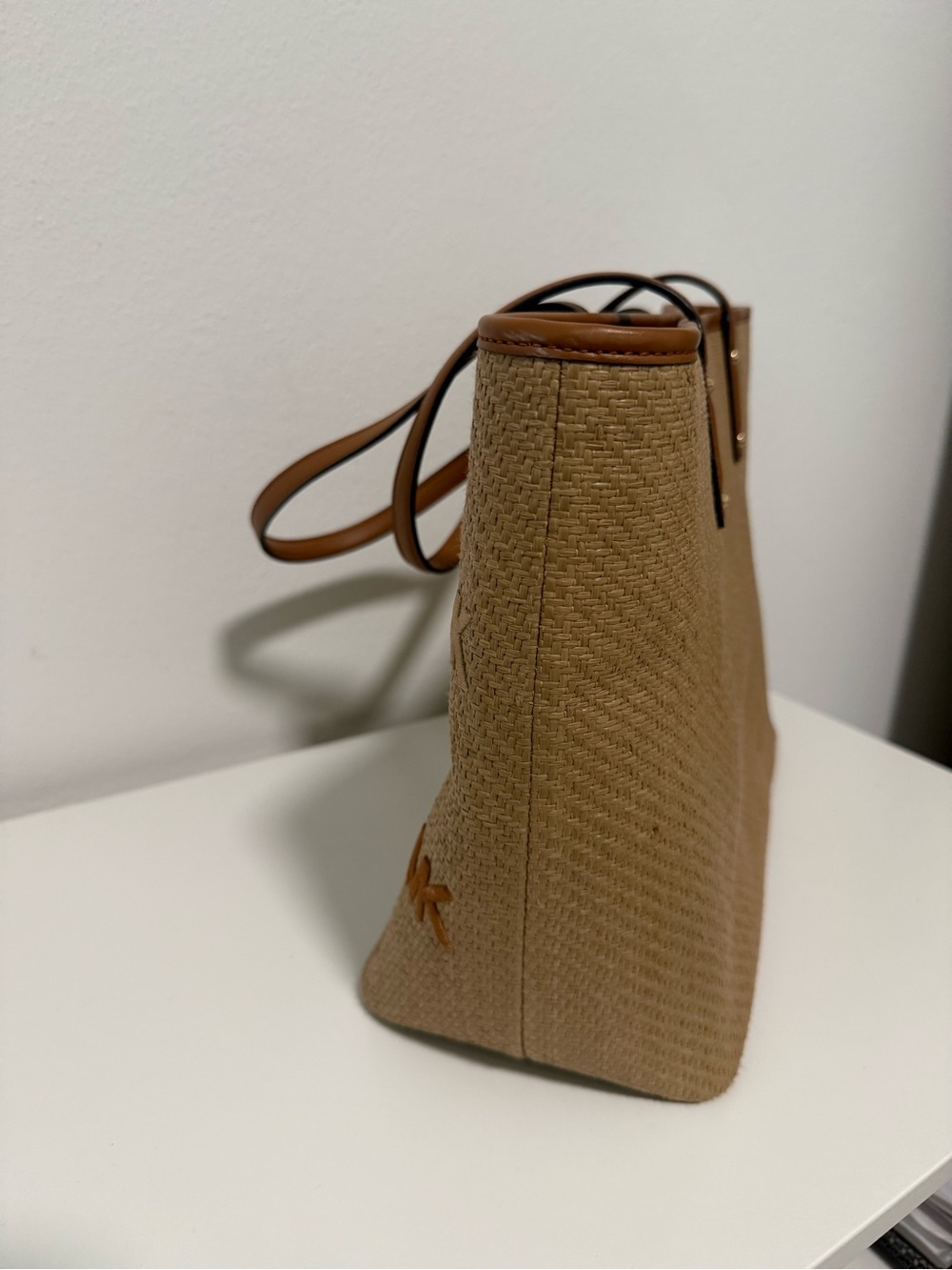 👜 Michael Kors Carter Large Open Tote in Acorn Multi - Picture 8 of 9